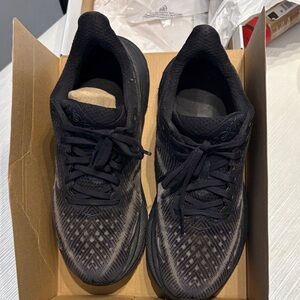 Black Hoka Clifton 9